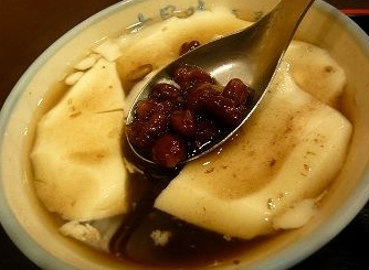 Суп из сладкой фасоли адуки с рисовыми лепешками